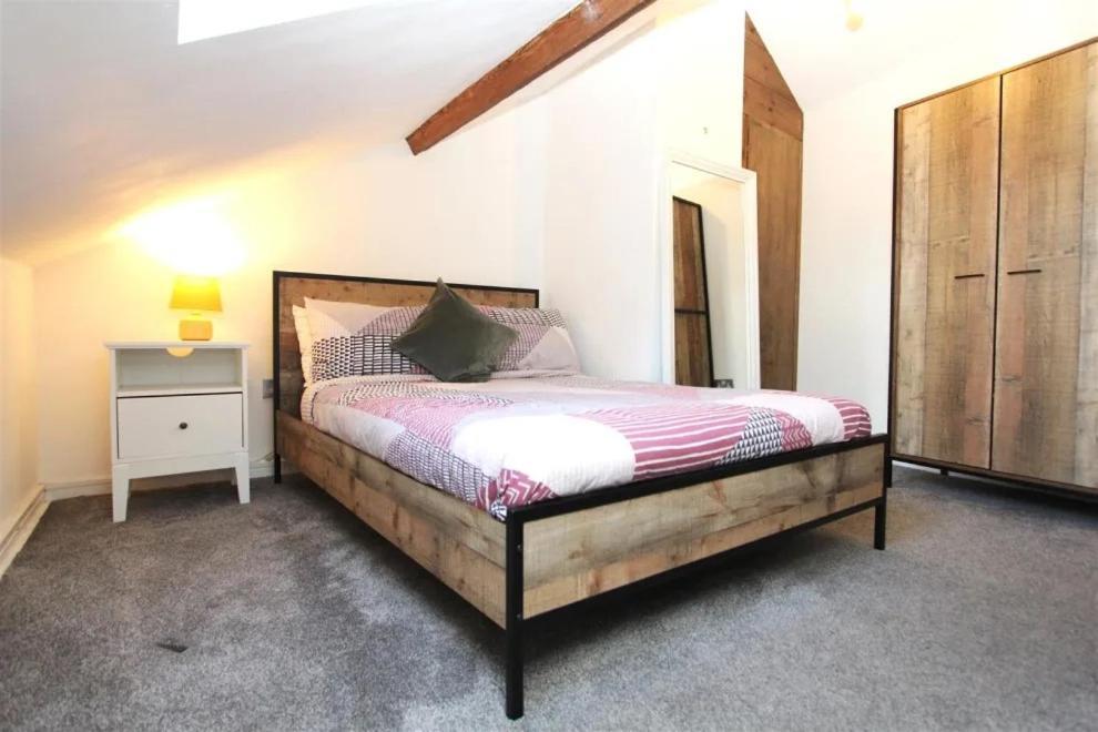 Large New-York Style Penthouse Apartment In Leeds City Centre With Contactless Check In Zewnętrze zdjęcie