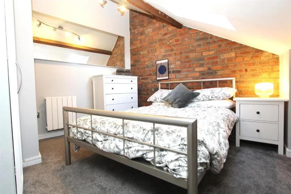 Large New-York Style Penthouse Apartment In Leeds City Centre With Contactless Check In Zewnętrze zdjęcie